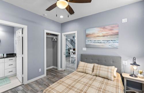 Relax And Sea NEW Luxury Canal-View Escape Gated Community Firepit and Decks - Foto 22