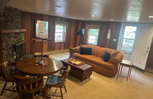 Pet-friendly Rustic Mtn Home PLUS Apt - Foto 23