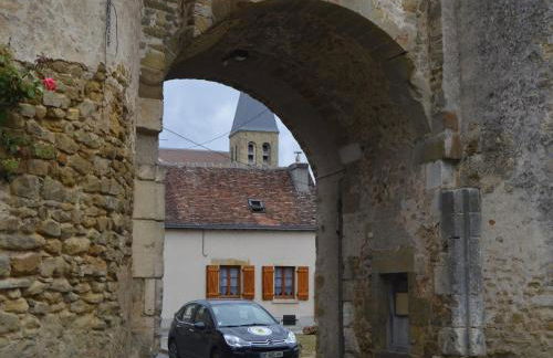 Maison de Bourg Rénovée avec Jardin et Salle de Jeux à Levroux - FR-1-591-204 - Foto 3