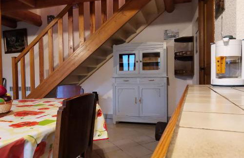 Maison de charme en pierre au bord d’un ruisseau, proche d’un bourg médiéval – Jardin et garage inclus - FR-1-582-151 - Foto 5