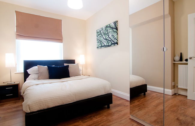 SHQ Apartments - Photo 2