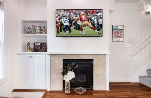 Rare 3BR Modern Urban Escape Private Garage - Foto 14