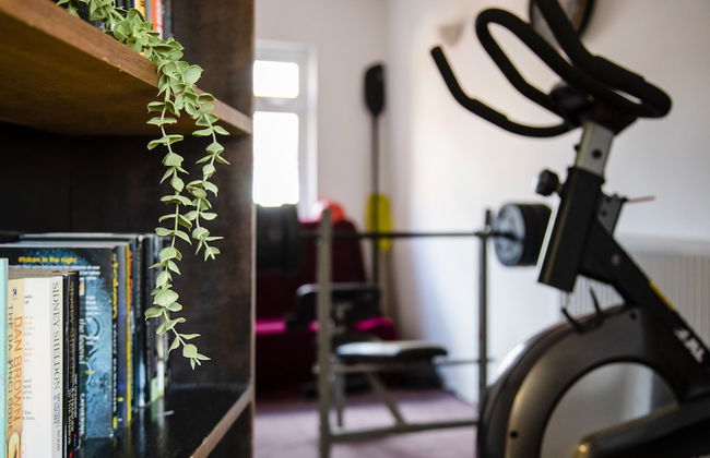 South Downs retreat house with parking - Photo 14