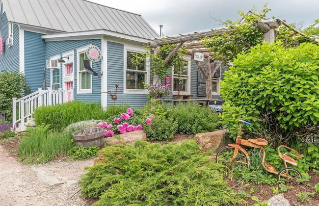 208 Village Gate Studio Bedroom Condo by RedAwning - Photo 17