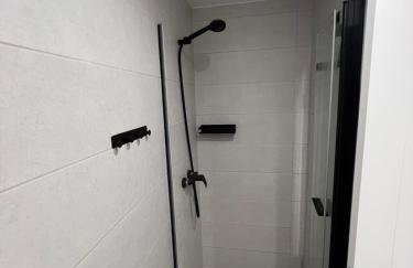 A top-floor modern apartment Located 100 meters from the beach - Foto 13