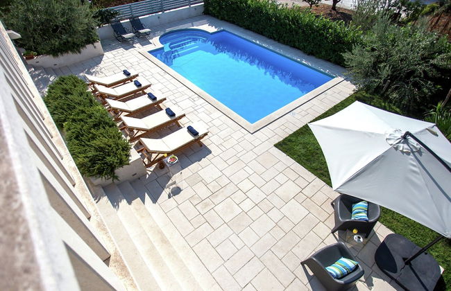 Villa in Kastel Novi Near Beach - Foto 23