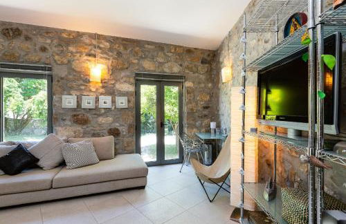 Muazzo Creta Stone House, Nature Escape with Pool, By ThinkVilla - Foto 39