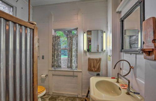 Rustic Cabin in the Woods: 2-acre Fishing Pond - Foto 26