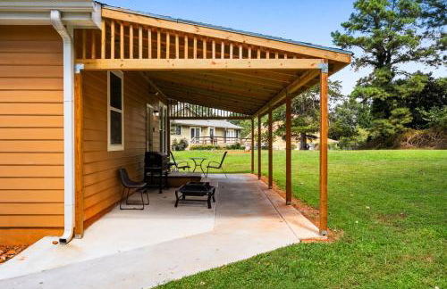 Lilburn Gateway with Game Loft, Fire Pit, Stone Mountain - Foto 60