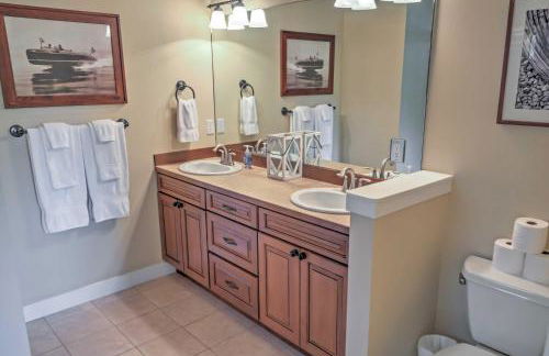 Gorgeous Wapato Point Lakehouse with Private Hot Tub - Foto 9