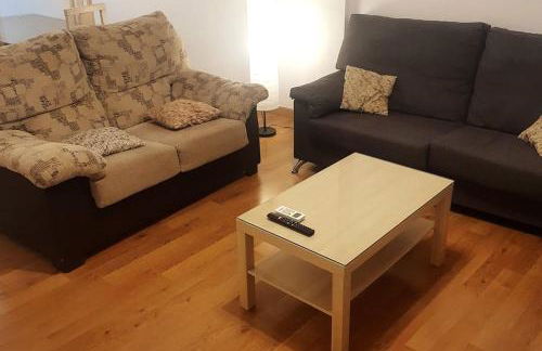 4F, Aire Acondic, 80m2, 2 dormitorios, 4 huéspedes, WIFI GRATIS - Foto 3