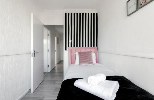 3BR Off A13 , Sleeps 6, 2mins to Langdon DLR,Free Parking - Photo 26