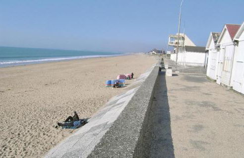 1 Bedroom Awesome Home In Carolles - Foto 12