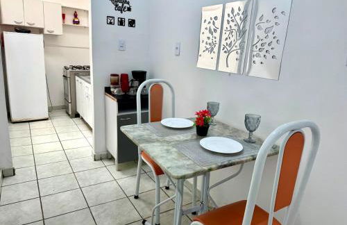 APT-10 Completo Com Ar-Condicionado Garagem Predio Central Perto de tudo - Foto 31