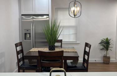 1 min to DC 8 beds sleeps 16 with yard and parking - Foto 8