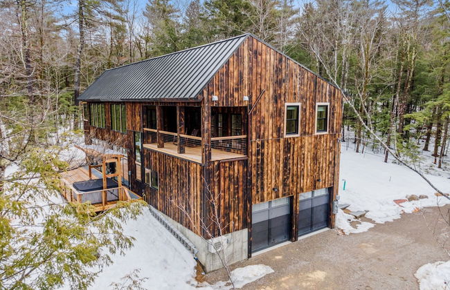 Ski Cabin w Hot Tub Gas Fireplace Near Cranmore - Photo 3