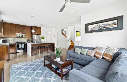 Walk to Restaurants & Entertainment on East Side - Foto 10