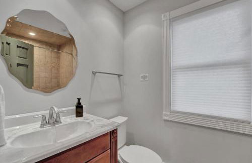 Lux Retreat with Indoor Swim Spa Game Lounge Theater Hot Tub Sauna - Foto 47