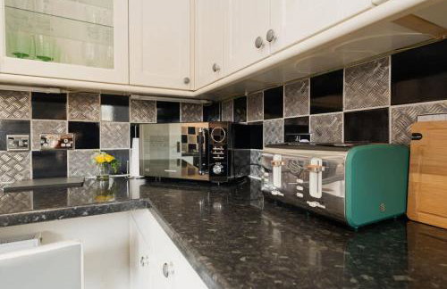 Great home by Chester Greenway EV Charger - Foto 10