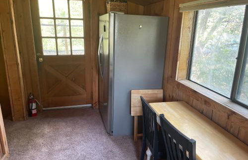 Cozy Cottage off Salmon River Tributary, in Town - Foto 10