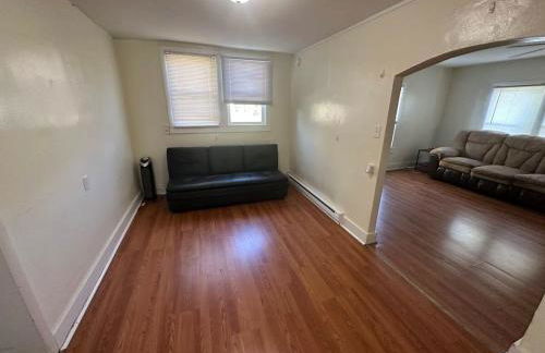 Charming 3-Bed, 1,5 Bath Home - Entire Space Just for You! - Photo 3