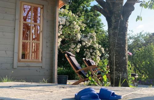 Cute cob cottage - Photo 19