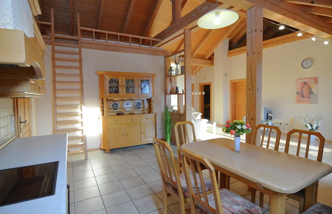 Restful Apartment with Sauna, Hot Tub, Fitness Room, Balcony - Photo 19