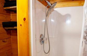 Cabin in the Woods - Hot Tub, Fire Pit, BBQ - Foto 2