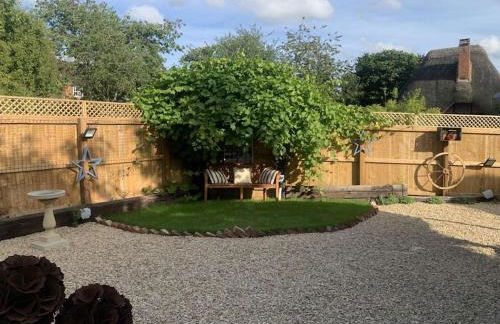 The Shack - Thatched Self Contained Annex - Photo 5