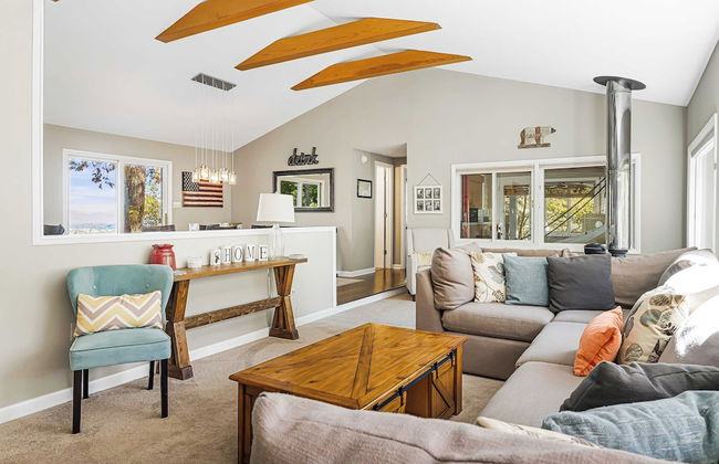 Cabin in the Sky by Avantstay Deck w/ Views - Foto 2