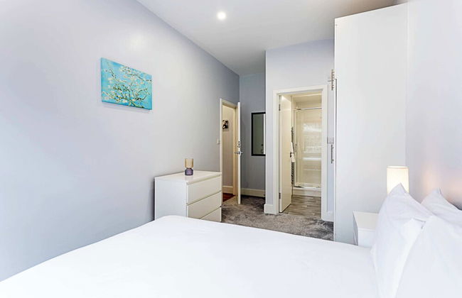 Modern Clapham Apartment - Photo 7