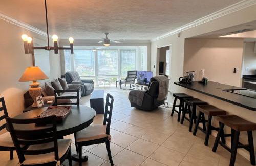 1128 PL Escape to this Pondside Paradise - Foto 4