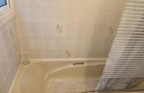 Villa Sleeps 4 With Free Parking - Photo 9