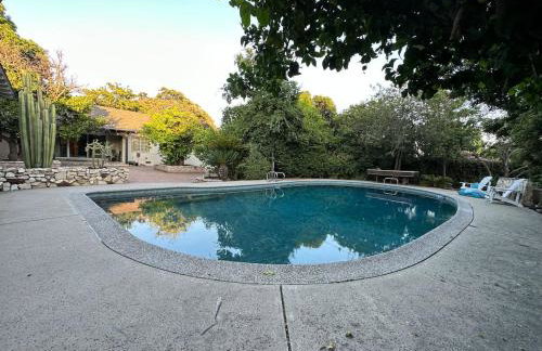 6BR Pool Escape for Friends and Family - LOU1 - BUR - Foto 7