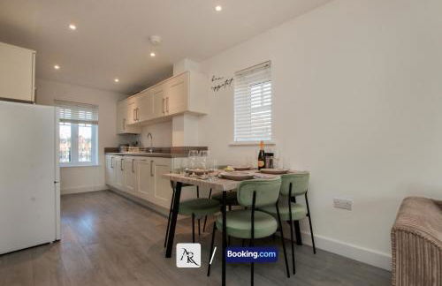 2 Bedroom House By AR Properties Short Lets & Serviced Accommodation Colchester with Garden - Foto 6