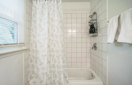 Centrally Located 4BD Home BBQ Downtown Nearby - Foto 19