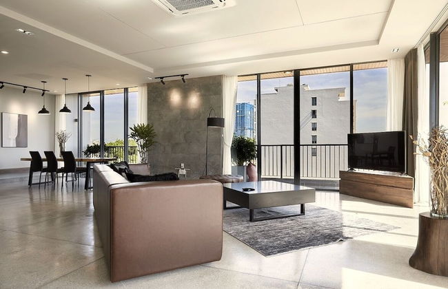 Modern 2 Bdr Apt, Large Living Room, High Speed Wifi - Photo 18