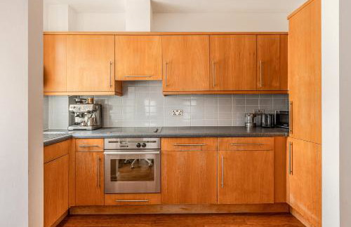 Comfortable modern 1 bedroom Apartment - Photo 18