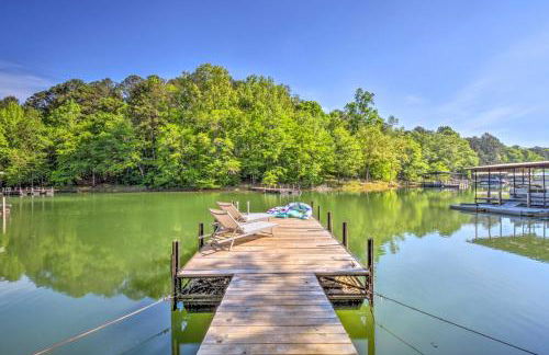 Lakefront Townville Gem with Boat Dock and Kayaks - Foto 33