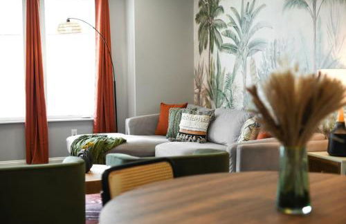 HostWise Stays - The Charlotte - Rooftop patio, Garage Parking, Prime Location, Large 3 Story Home - Foto 35