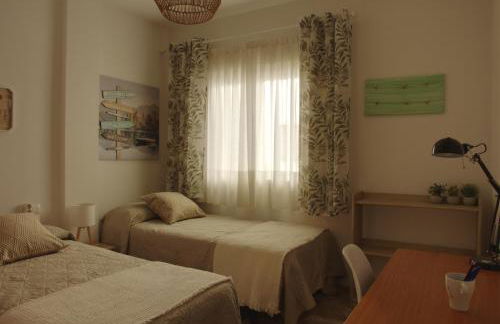 La Bodega del Mar - Luminoso y céntrico apto con piscina en verano y parking - Foto 41