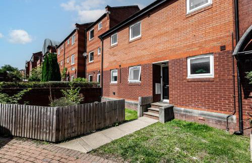 Waterfront 2 Bed Apartment - Free Parking & Wi-Fi - Foto 48