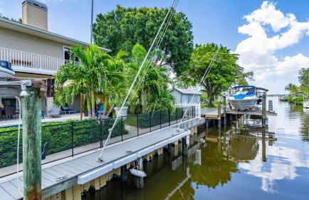 Dockside Paradise - Waterfront, Boat Dock, Swimming Pool and Spa - Foto 15