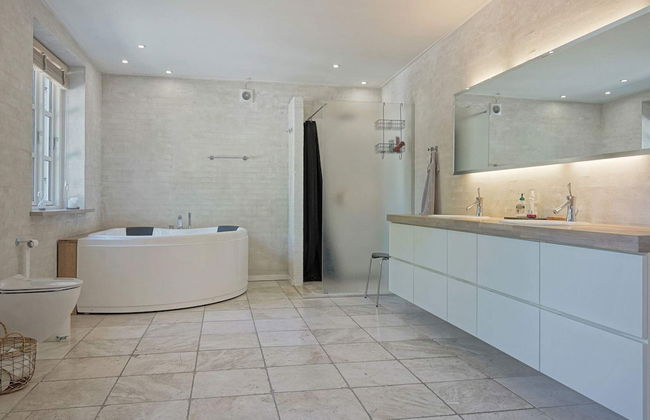 8 Person Holiday Home in Ronne - Photo 9