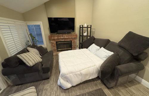 Riverside Views & Pool Retreat - Foto 40