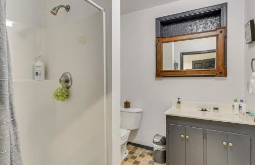 5 Mi to Hillsboro Vintage-Style Home with Fire Pit - Foto 12