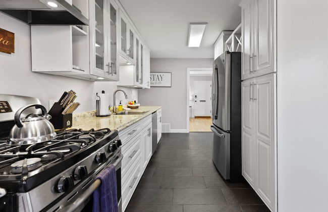 Metropolitan Escape I JZ Vacation Rentals - Photo 14