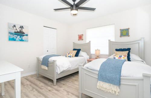 Beautiful Spacious Home! Close to Beaches - HEATED Private Pool - Foto 31