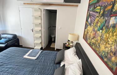 Renovated Gem 15 mins train to Paris - Foto 5