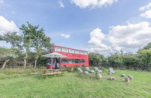 Double Decker Bus on an Alpaca Farm Sleeps 8 - Foto 10